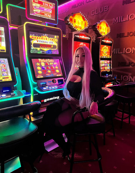 Naakte gelekte OnlyFans-foto van Lexasdressingroom
