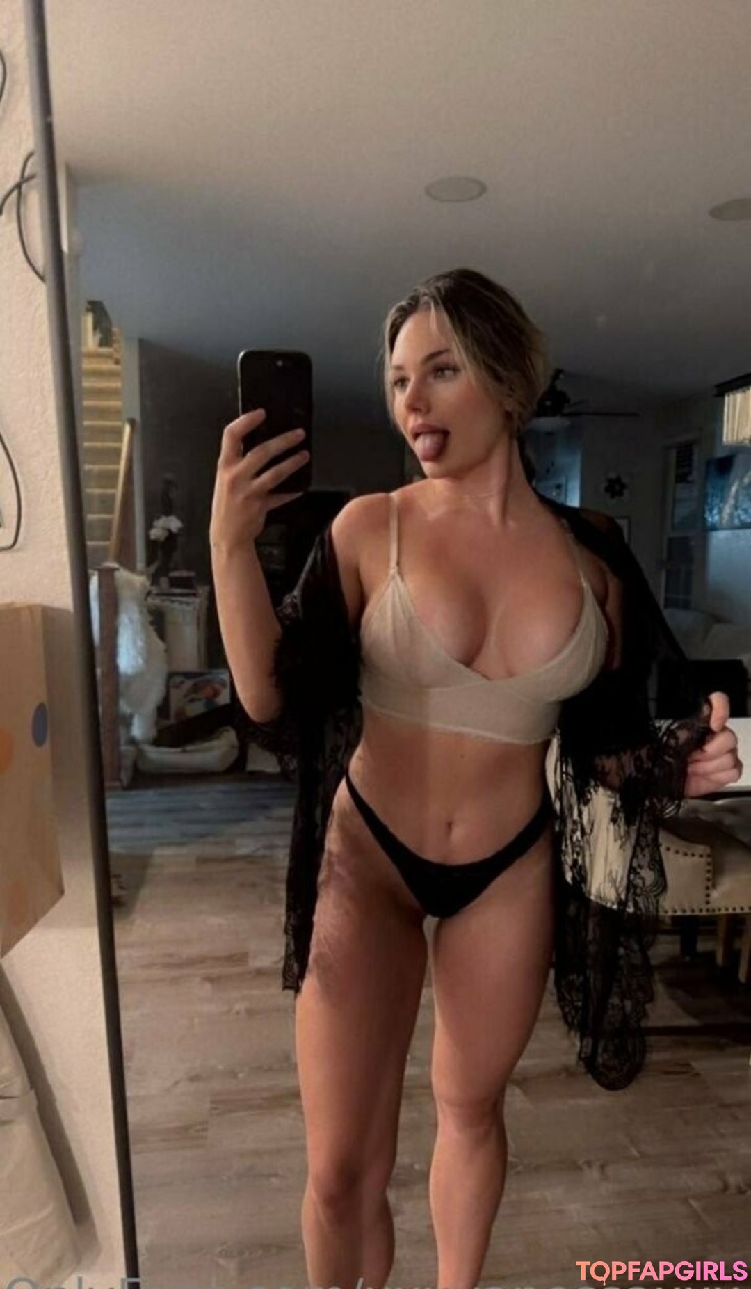 Naakte gelekte OnlyFans-foto van Xxxvanessaxxx #1011