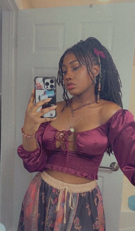 Naakte gelekte OnlyFans-foto van Parissenpai