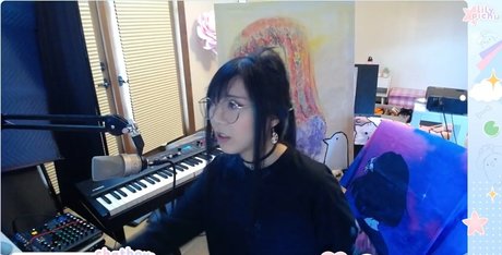 Naakte gelekte OnlyFans-foto van Lilypichu