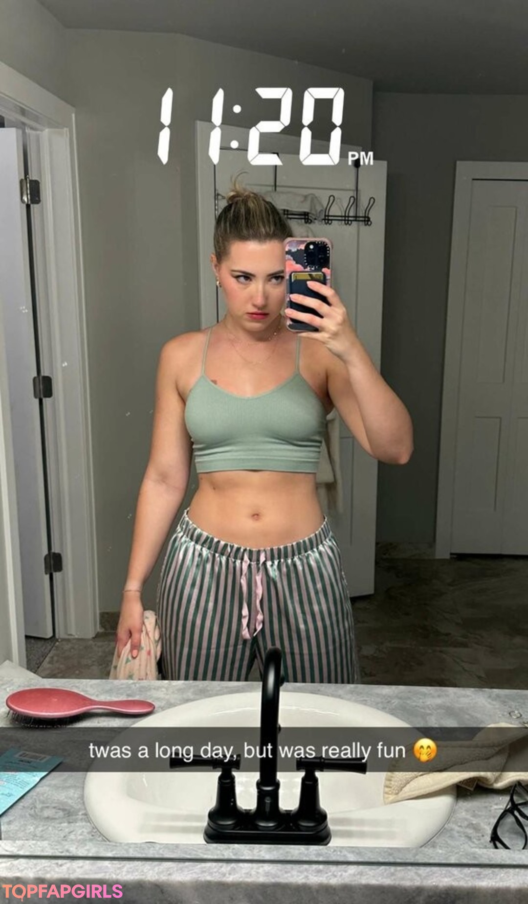 Naakte gelekte OnlyFans-foto van Pineapplebrat #1536
