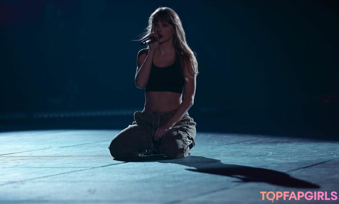 Naakte gelekte OnlyFans-foto van Taylor Swift #1044