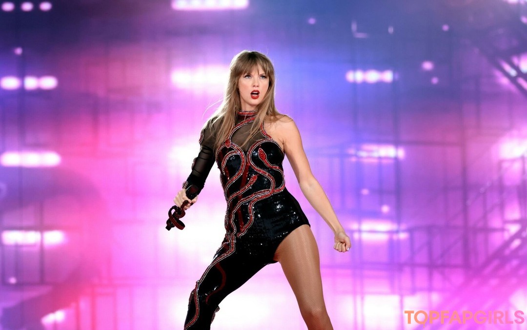 Naakte gelekte OnlyFans-foto van Taylor Swift #1072