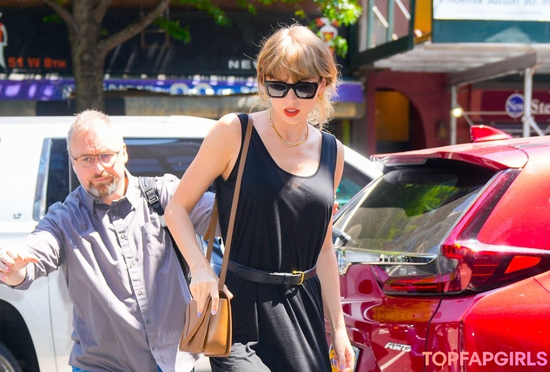 Naakte gelekte OnlyFans-foto van Taylor Swift #1694