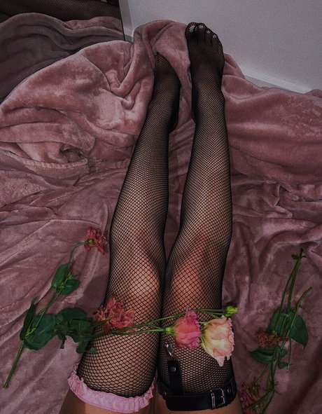 Naakte gelekte OnlyFans-foto van Emminemina