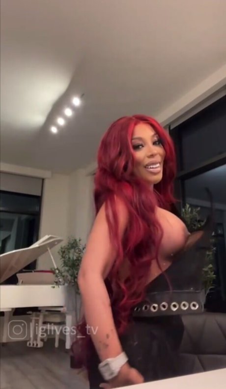 Naakte gelekte OnlyFans-foto van K Michelle