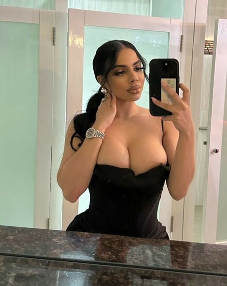 Naakte gelekte OnlyFans-foto van Edot