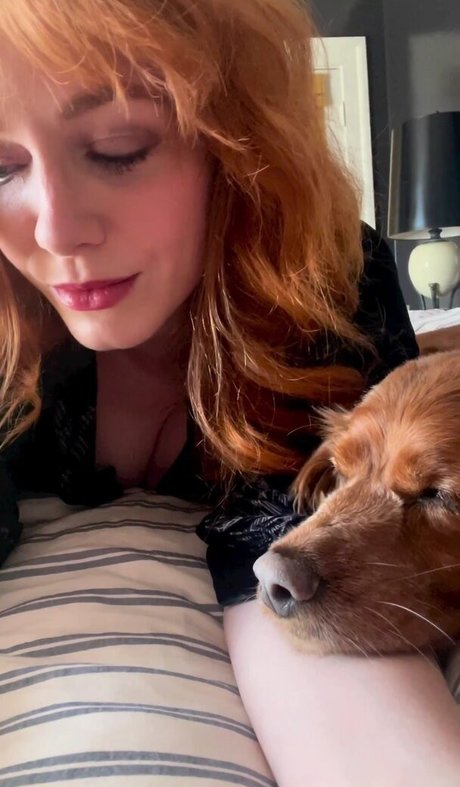 Naakte gelekte OnlyFans-foto van Christina Hendricks