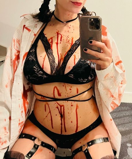 Naakte gelekte OnlyFans-foto van Yana Mori