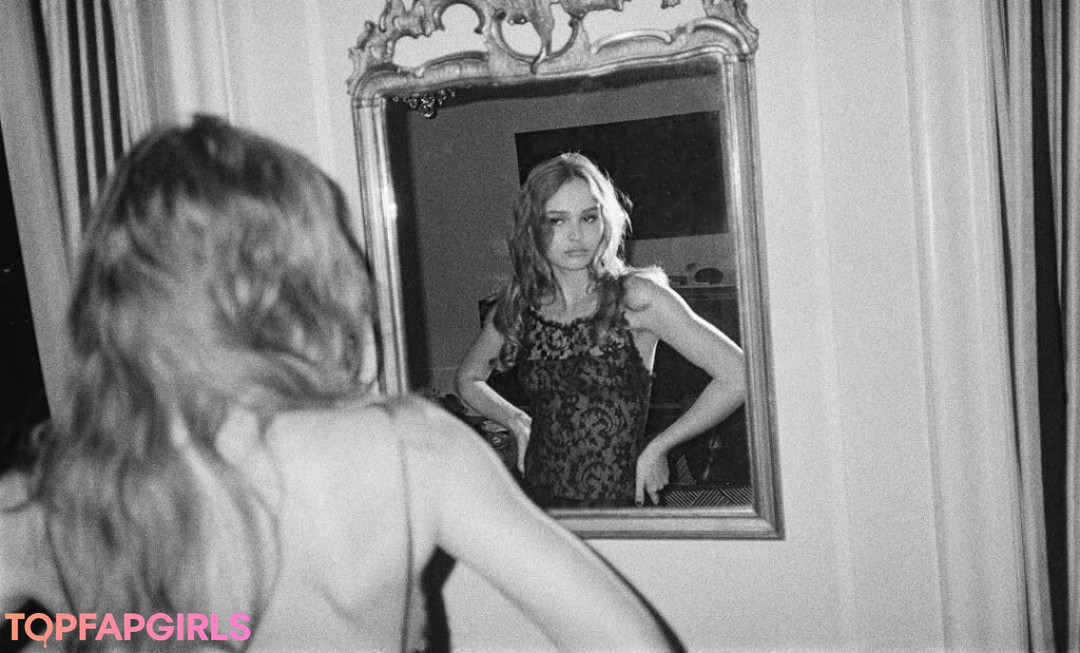 Naakte gelekte OnlyFans-foto van Lilyrose Depp #331 Naakte gelekte OnlyFans-foto van Lilyrose Depp #331