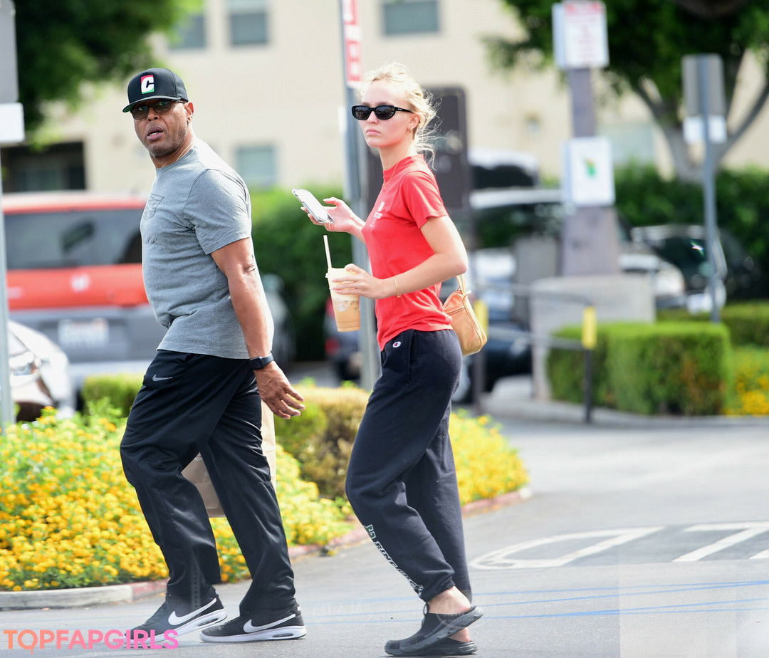 Naakte gelekte OnlyFans-foto van Lilyrose Depp #353 Naakte gelekte OnlyFans-foto van Lilyrose Depp #353