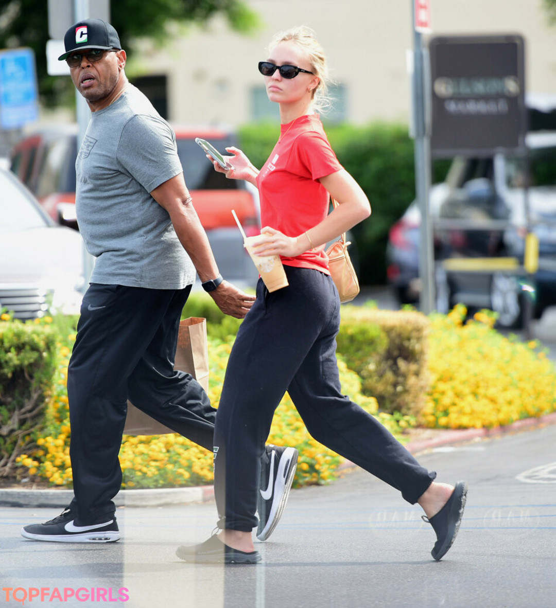 Naakte gelekte OnlyFans-foto van Lilyrose Depp #356 Naakte gelekte OnlyFans-foto van Lilyrose Depp #356