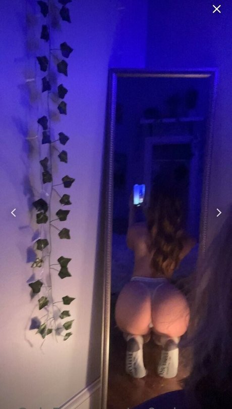 Naakte gelekte OnlyFans-foto van Sn0wbunnyy