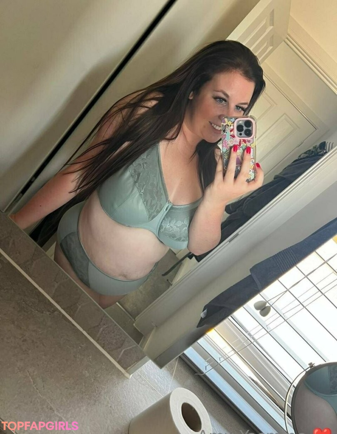 Naakte gelekte OnlyFans-foto van Amyyasmine #1390
