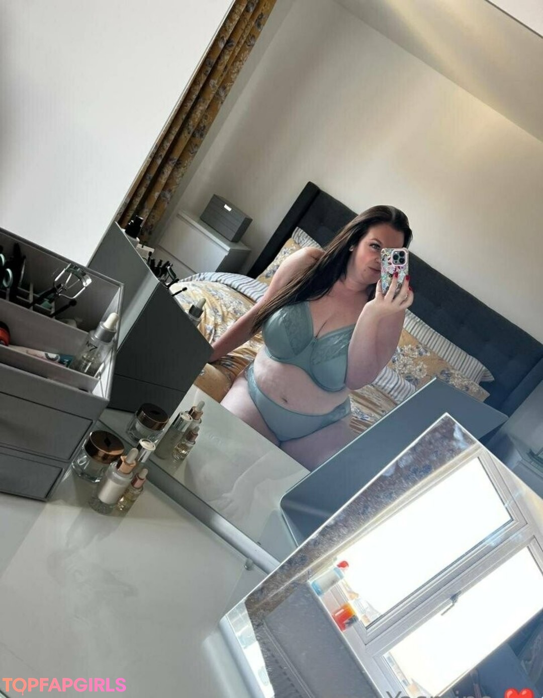 Naakte gelekte OnlyFans-foto van Amyyasmine #1394