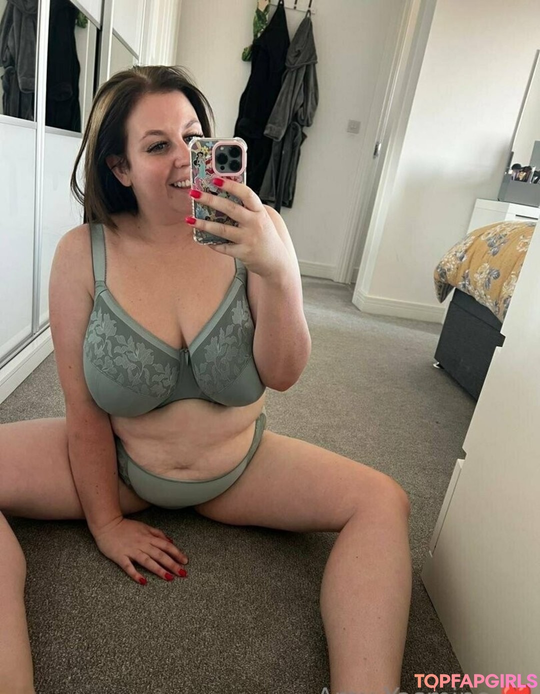 Naakte gelekte OnlyFans-foto van Amyyasmine #1415