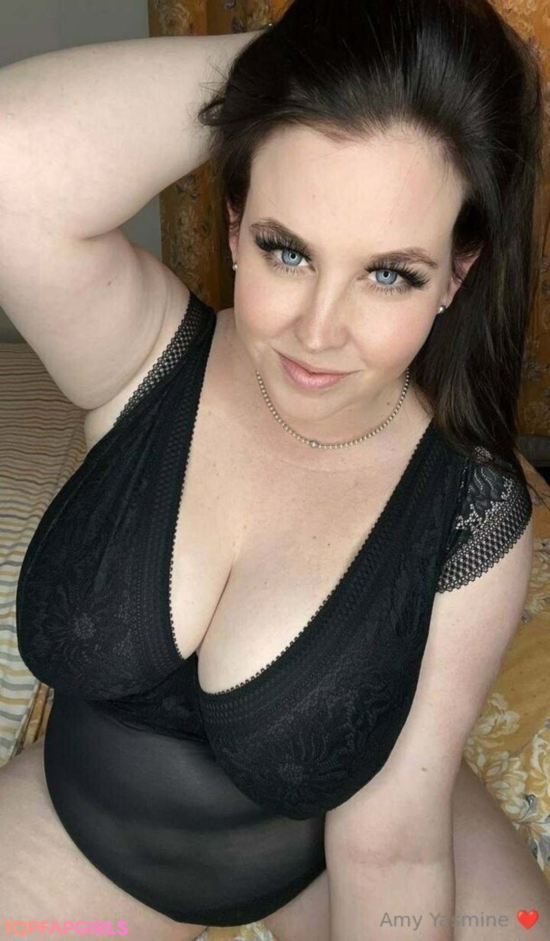 Naakte gelekte OnlyFans-foto van Amyyasmine #1541