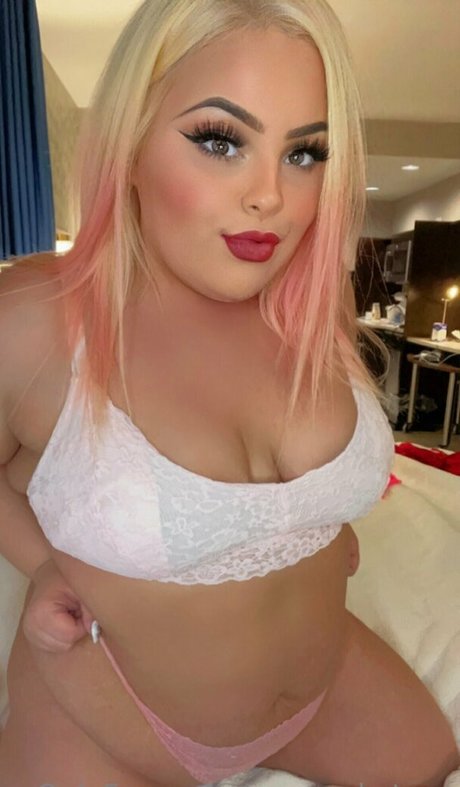 Naakte gelekte OnlyFans-foto van Creamykatexo