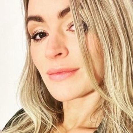 Naakte gelekte OnlyFans-foto van Laura Woods