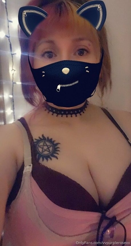 Naakte gelekte OnlyFans-foto van Vvpurplerosevv