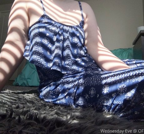 Naakte gelekte OnlyFans-foto van Wednesdayeve