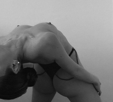 Naakte gelekte OnlyFans-foto van Lizayork