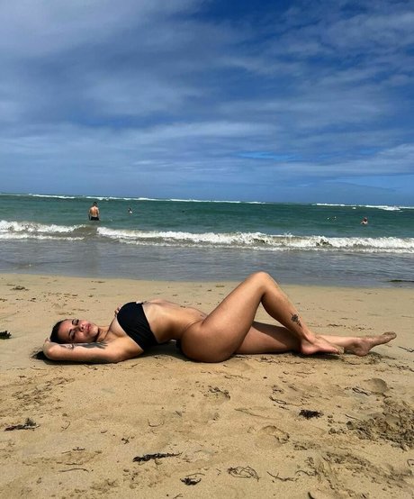 Naakte gelekte OnlyFans-foto van Yai Tejera