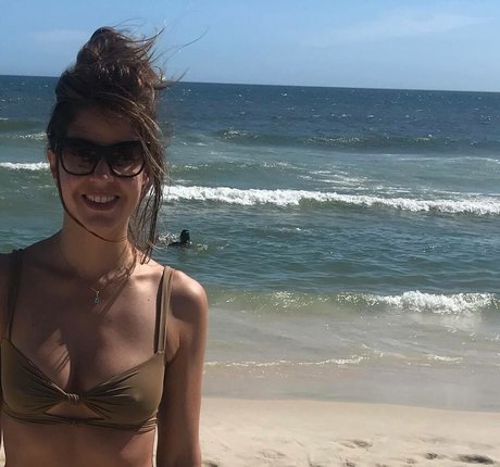 Naakte gelekte OnlyFans-foto van Mariana Santos