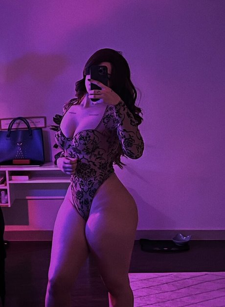 Naakte gelekte OnlyFans-foto van Nisuhhh