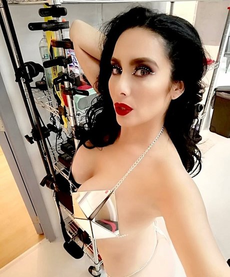 Naakte gelekte OnlyFans-foto van Sugey Abrego
