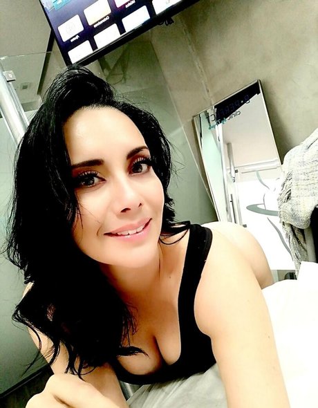 Naakte gelekte OnlyFans-foto van Sugey Abrego