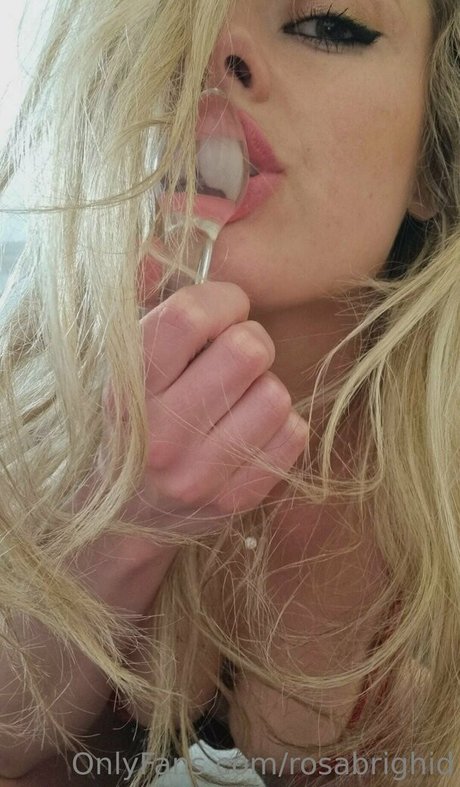 Naakte gelekte OnlyFans-foto van Rosabrighid