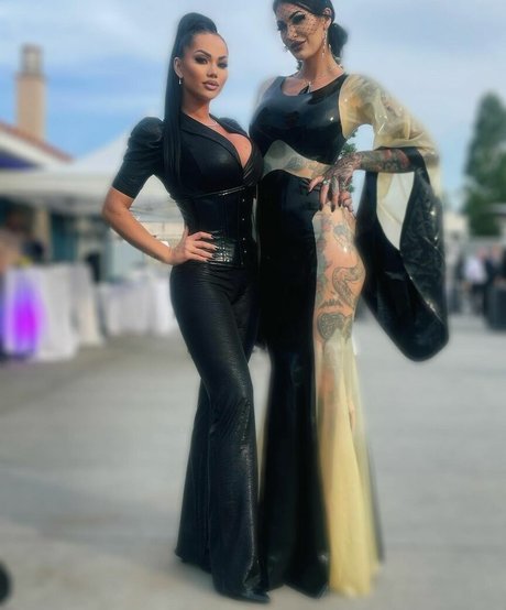 Naakte gelekte OnlyFans-foto van Nattasha Black
