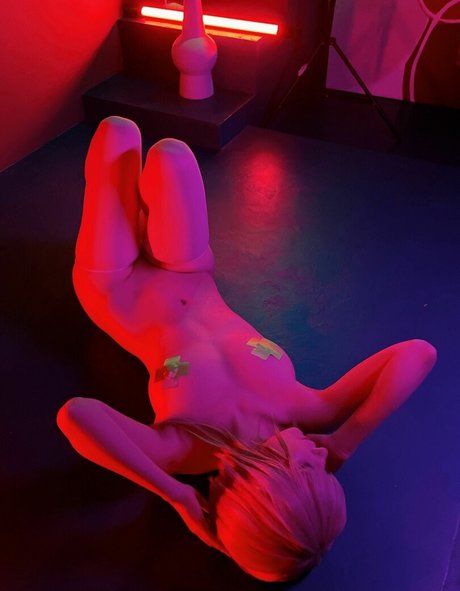 Naakte gelekte OnlyFans-foto van Michi Kyunn