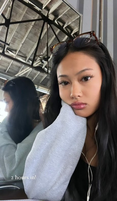 Naakte gelekte OnlyFans-foto van Gabbyhua