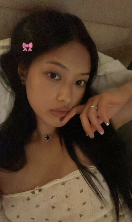 Naakte gelekte OnlyFans-foto van Gabbyhua