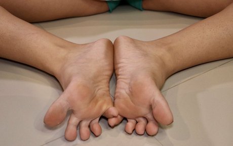 Eurasian_feet
