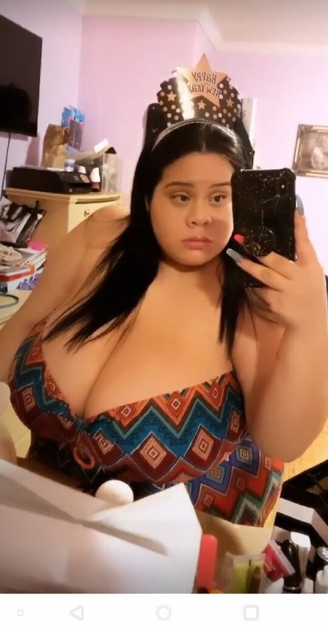Naakte gelekte OnlyFans-foto van Nyxbuxom