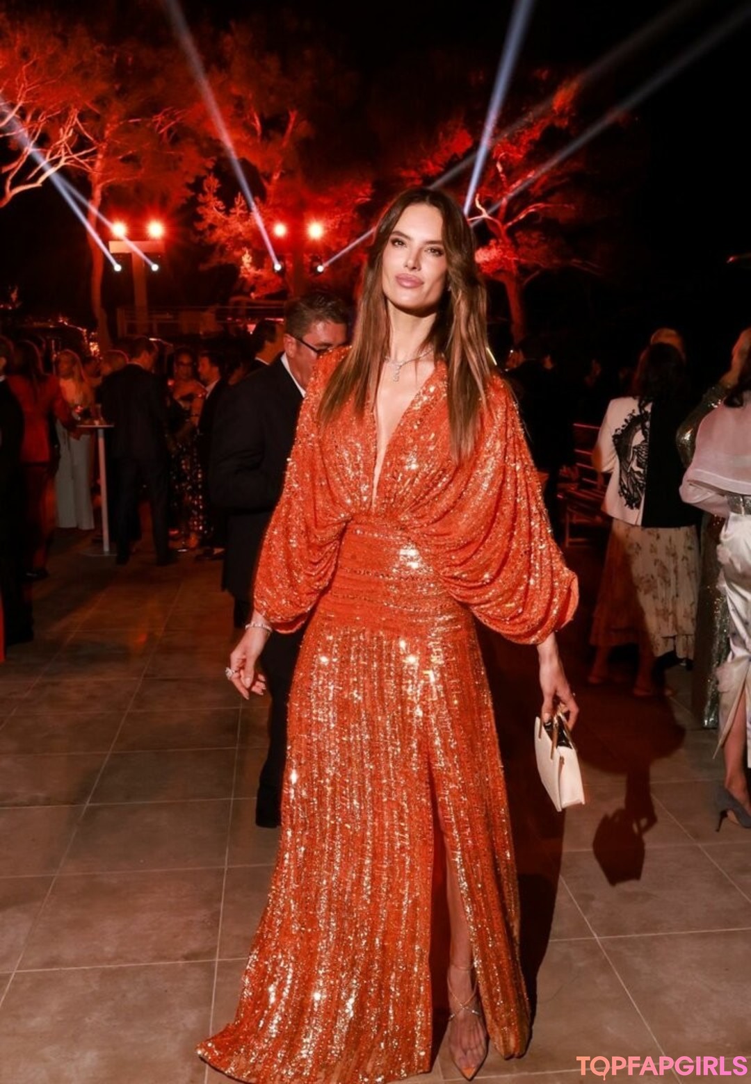 Naakte gelekte OnlyFans-foto van Alessandra Ambrosio #1088