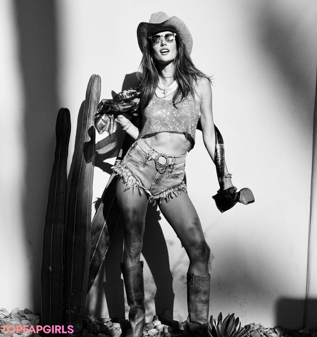 Naakte gelekte OnlyFans-foto van Alessandra Ambrosio #147 Naakte gelekte OnlyFans-foto van Alessandra Ambrosio #147