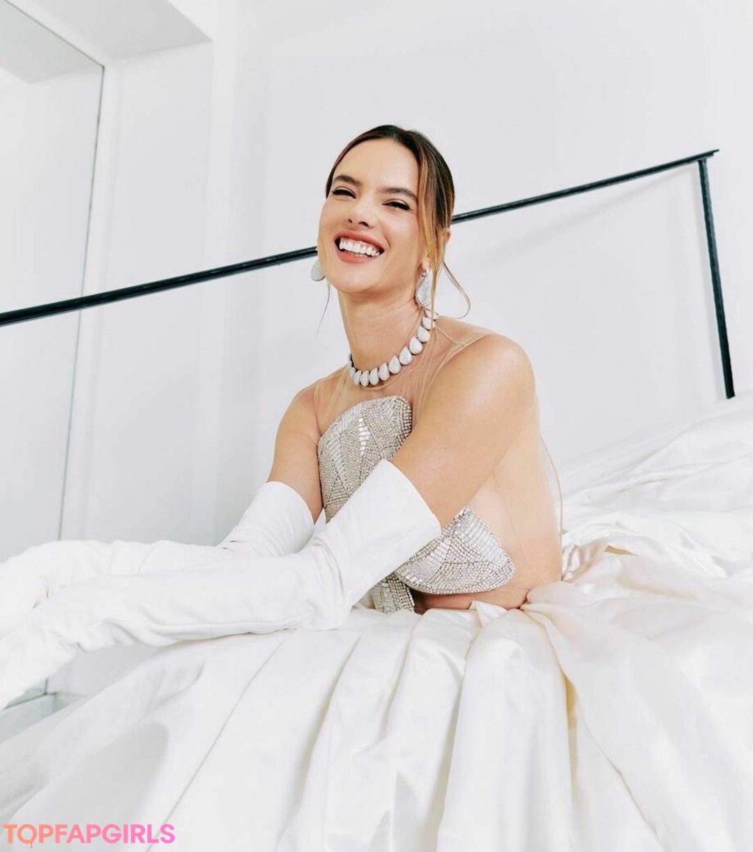 Naakte gelekte OnlyFans-foto van Alessandra Ambrosio #174 Naakte gelekte OnlyFans-foto van Alessandra Ambrosio #174