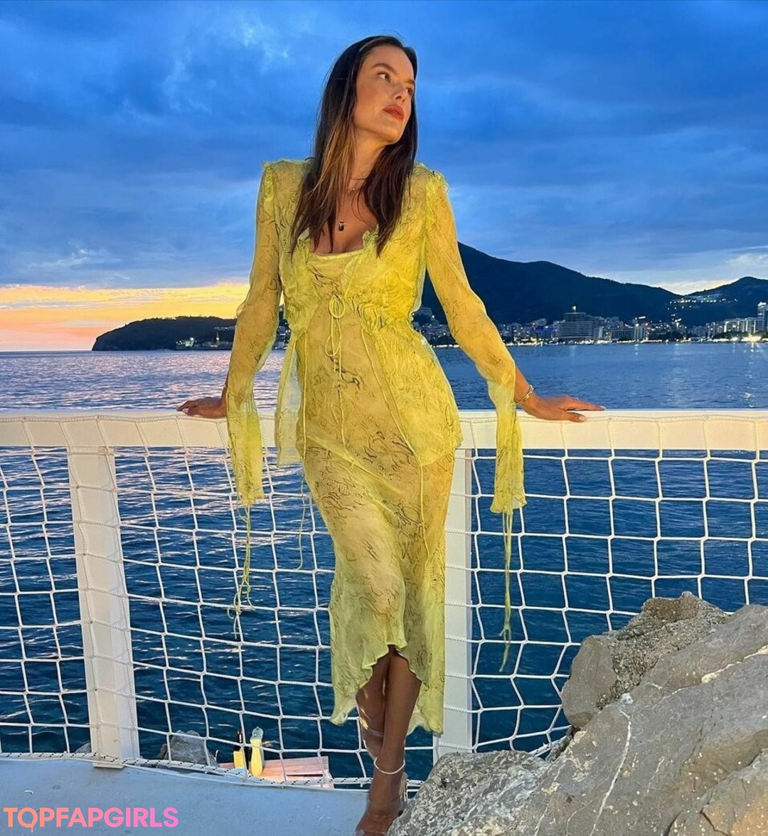 Naakte gelekte OnlyFans-foto van Alessandra Ambrosio #697 Naakte gelekte OnlyFans-foto van Alessandra Ambrosio #697