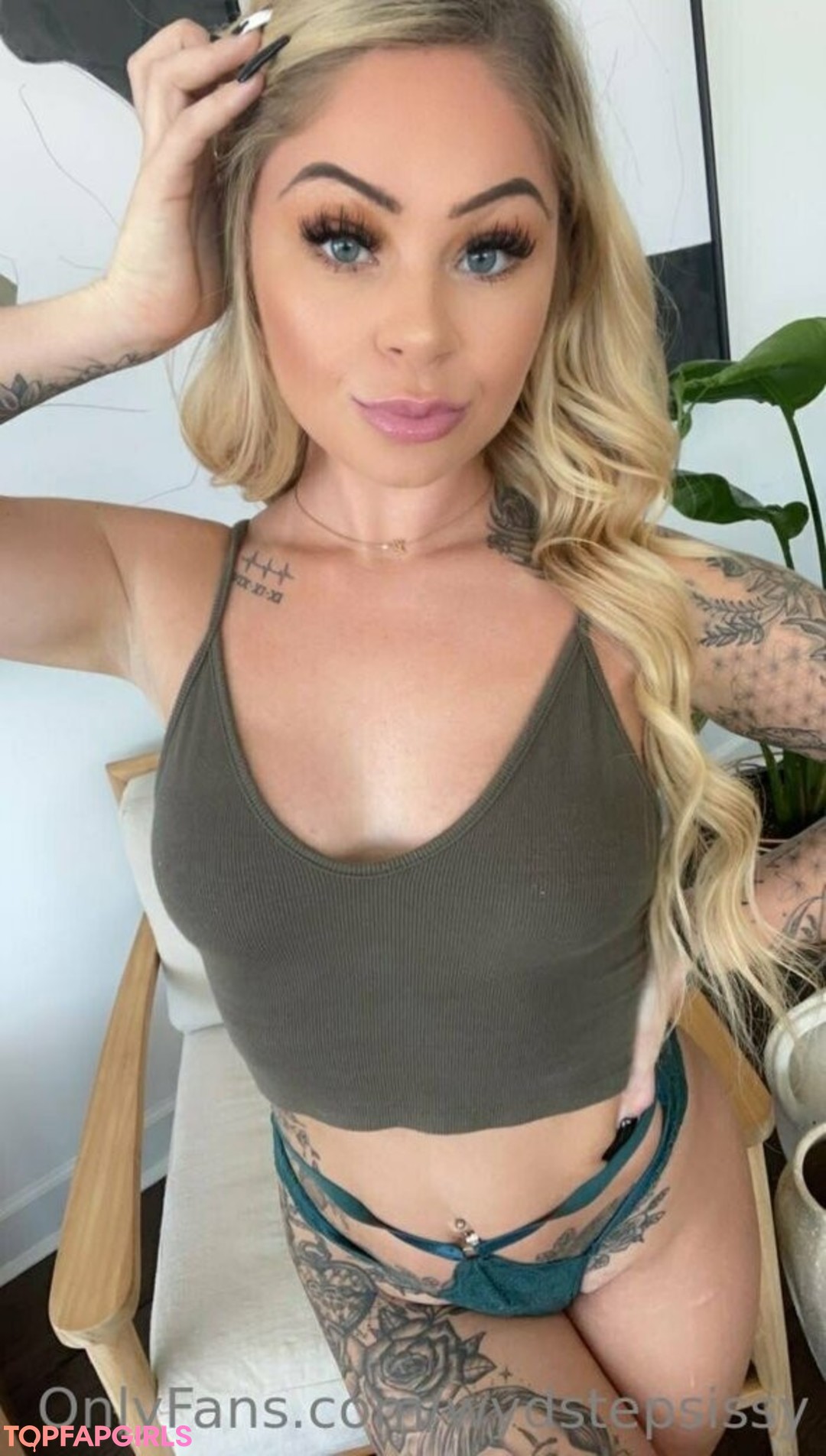 Naakte gelekte OnlyFans-foto van Wydstepsissy #1017