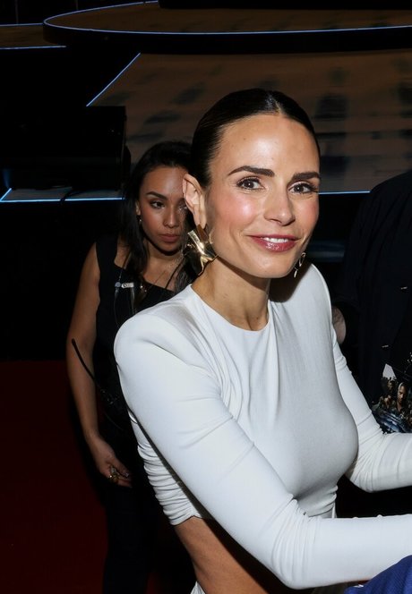 Naakte gelekte OnlyFans-foto van Jordana Brewster