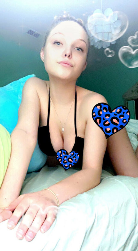 Naakte gelekte OnlyFans-foto van Evieerikson