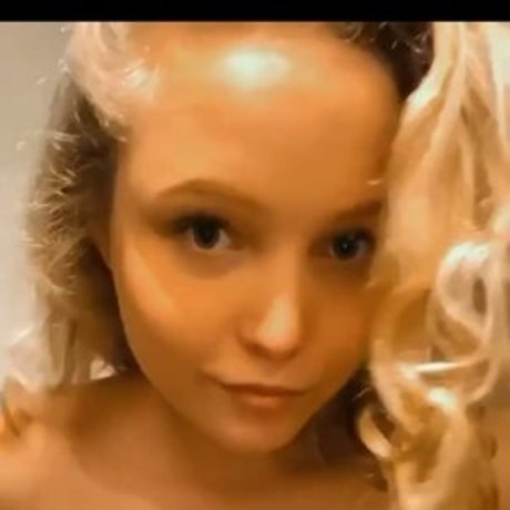 Naakte gelekte OnlyFans-foto van Evieerikson