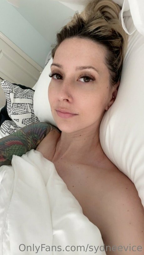 Naakte gelekte OnlyFans-foto van Sydneevice