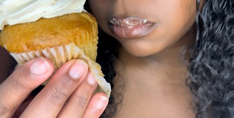 Naakte gelekte OnlyFans-foto van Asmrwithnaomi