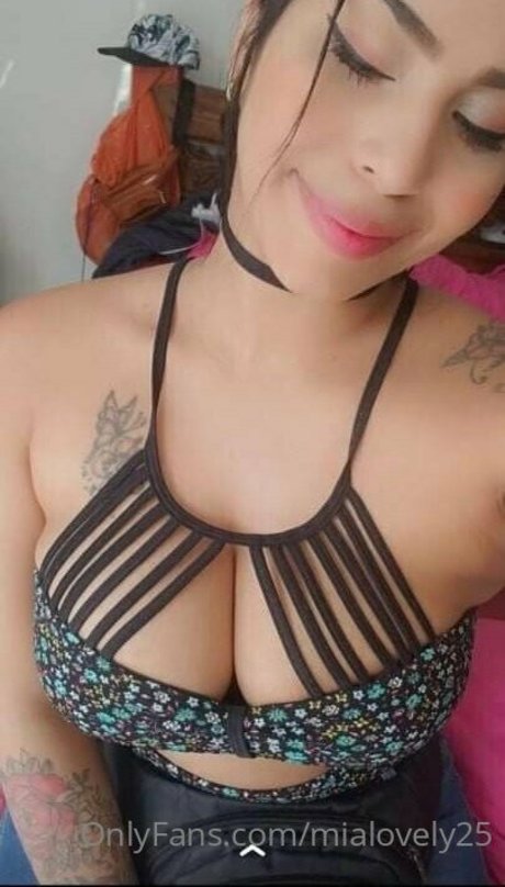 Naakte gelekte OnlyFans-foto van Mialovely25
