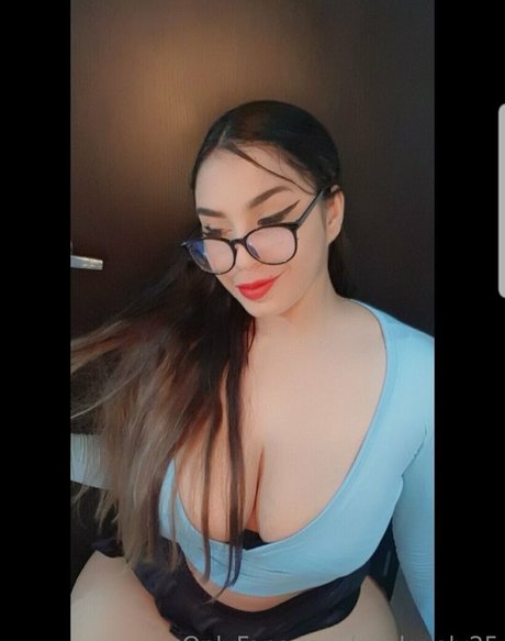 Naakte gelekte OnlyFans-foto van Mialovely25